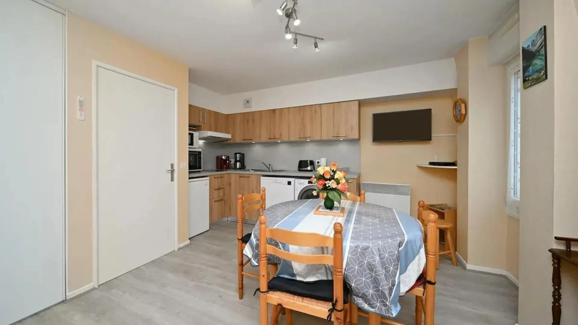 Appartement Chaleureux A Cauterets 35 M² Casier A Skis 0*,  Fransa